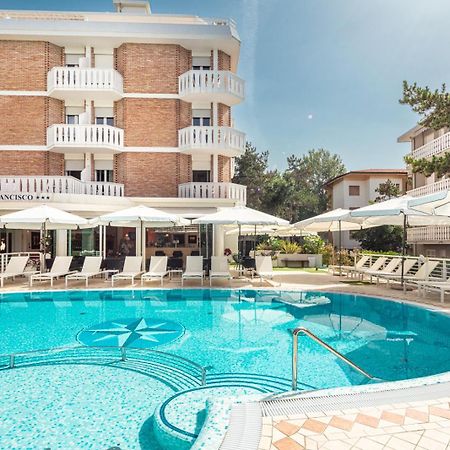 Hotel San Francisco Lignano Sabbiadoro Exteriör bild