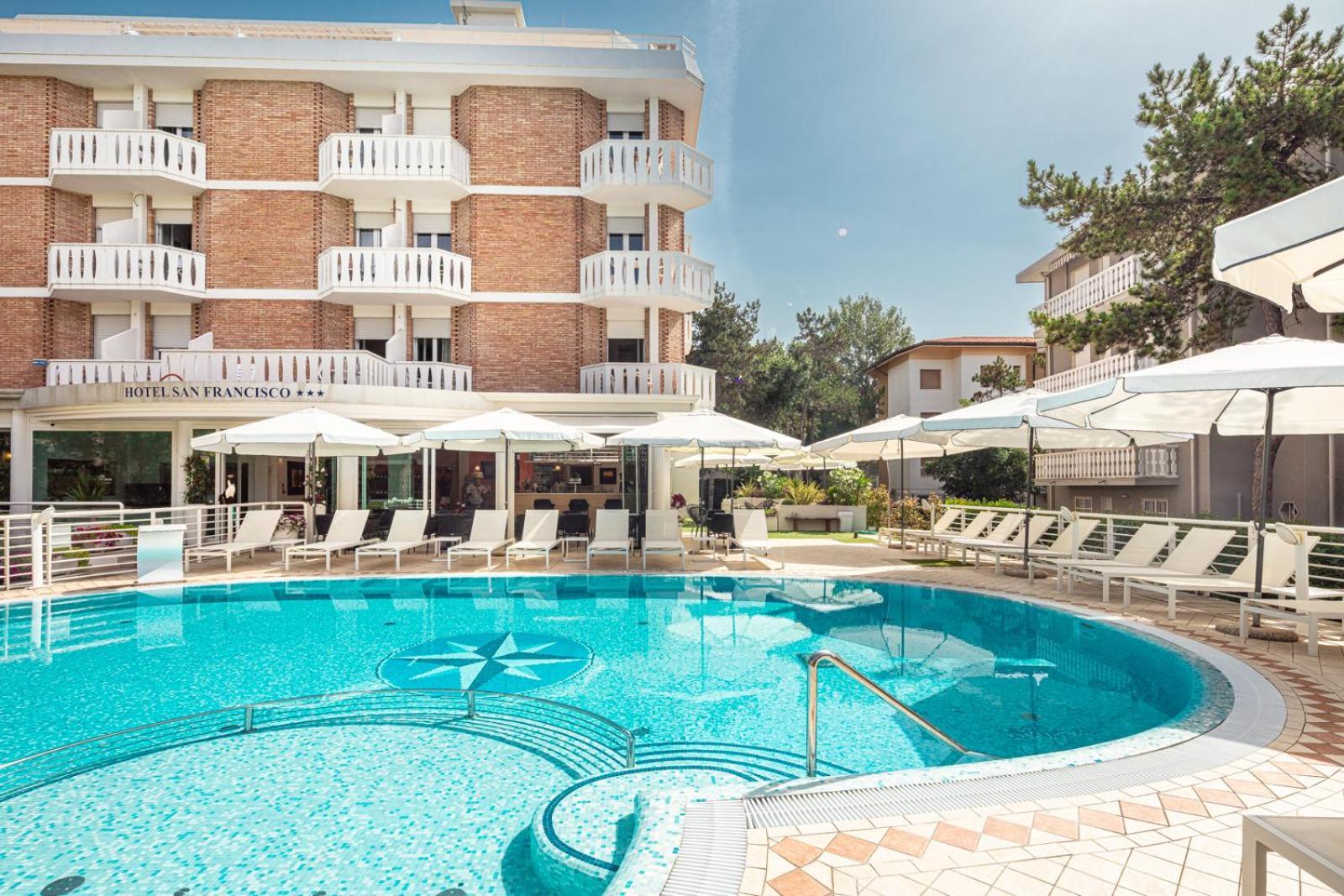 Hotel San Francisco Lignano Sabbiadoro Exteriör bild