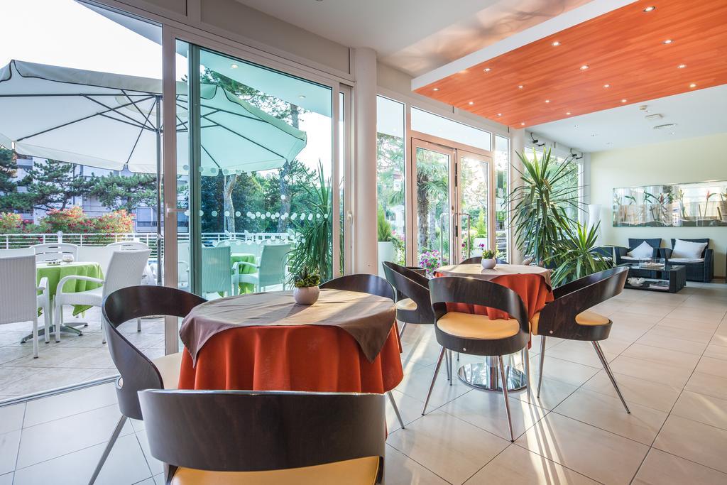 Hotel San Francisco Lignano Sabbiadoro Exteriör bild